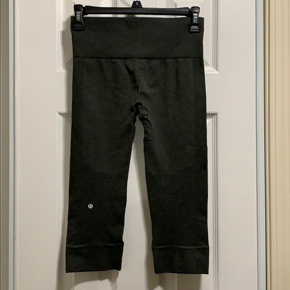 lululemon athletica Pants - Lululemon Seamless Gator Crop Leggings Dark Green
